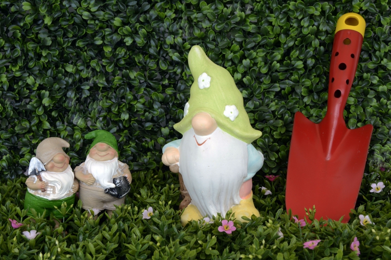 jardinerie-MONS-min_garden-gnome-1404358